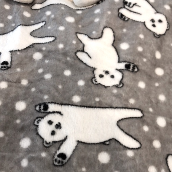 Justice Cozy Polar Bear Hooded Blanket Gray & White Polar Bear print with arms - Picture 6 of 8